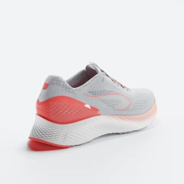 کفش دویدن زنانه Kiprun KS 500 2 - طوسی و مرجانی - برند KIPRUN - Image 6