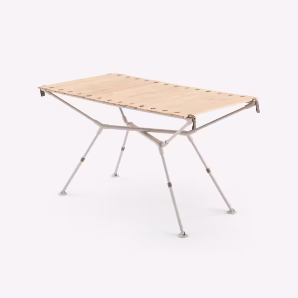 میز کمپینگ QUECHUA سطح چوبی ظرفیت 4/6 نفر