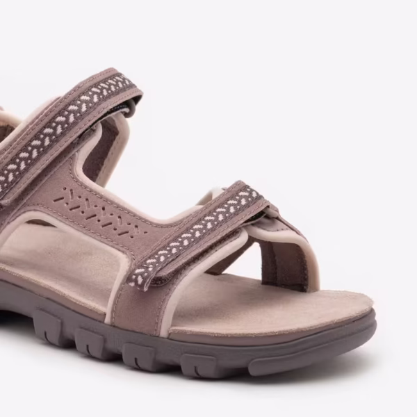 صندل چرمی زنانه طبیعت‌گردی QUECHUA مدل NH500