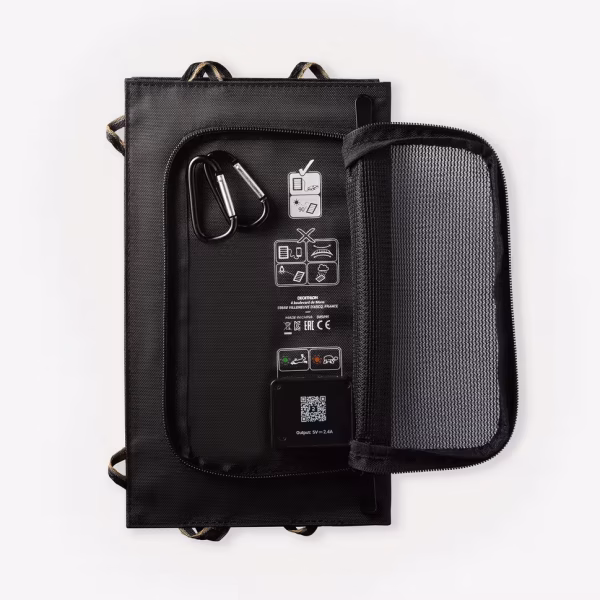 پنل خورشیدی USB مدل SLR900 V2 با توان ۱۵ وات برند FORCLAZ